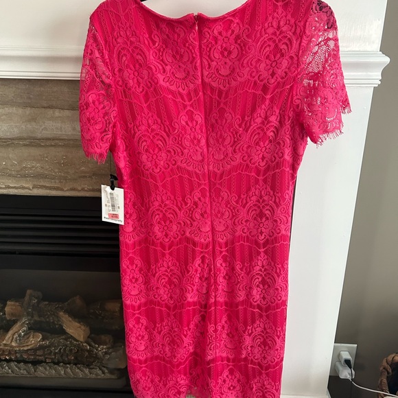 Kensie scallop lace sheath dress - NWT - fuchsia/hot pink -  size 12 - Picture 3 of 4